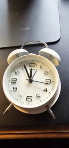 Peakeep Twin Bell Battery Operated White Alarm Clock - Picture 1 of 2
