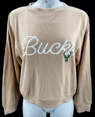 全新 Milwaukee Bucks NBA Concepts 运动米色 LS 圆领运动衫 女式 M 码 — 第 1/4 张图片