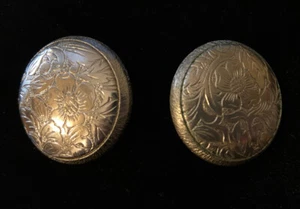 Vintage 1950s signed JUDY LEE Clip 1.25” Etched Floral Silver Tone Discs - Picture 1 of 12