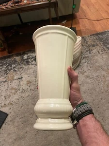 Vaso neoclassico Royal Haeger 11" crema avorio ferramenta restauro. Senza chip - Foto 1 di 5