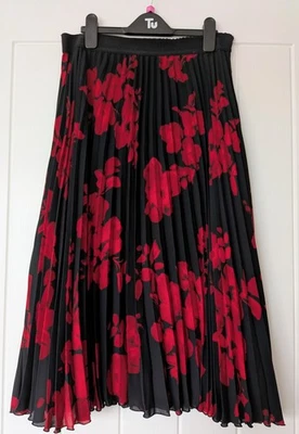Falda midi plisada negra/roja con estampado floral H and M talla EU42/UK14 Foto 1 de 4