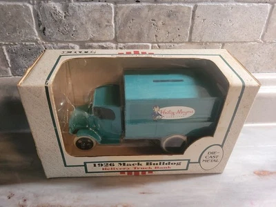 Camión de reparto Mack Bulldog 1926 Helig Meyers Ertl Foto 1 de 4