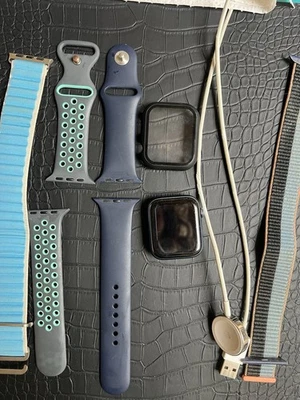 Apple Watch Serie 6 GPS 44mm Cassa in Alluminio Blu con Cinturino Sportivo Deep - Immagine 1 di 3