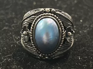 ANILLO DE PLATA ESTERLINA OVALADO PERLA AZUL CON VEGETACIÓN Y PATRÓN FLORAL TALLA 6.5 - Imagen 1 de 9