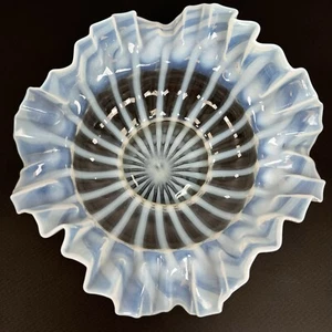 Fenton Glass Spiral Optic Opalescent White Clear Ruffled Bowl Vintage 1930s 10" - Photo 1/15