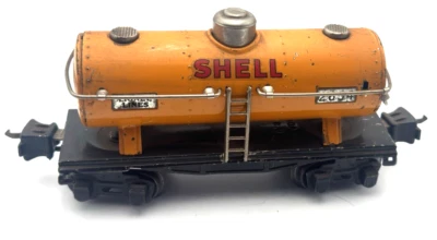 Lionel Shell PreWar 3 Dome 2654 Tank Car - Image 1 of 4
