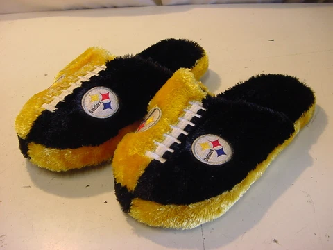 PITTSBURGH STEELERS SLIPPERS - SIZE MEN'S MEDIUM Cover