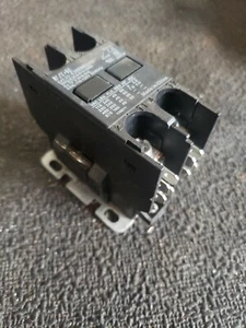 Eaton Cutler Hammer C25BNB240A Contactor Ser. F1 120V - Picture 1 of 3