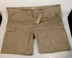 Pantalones cortos de carga Levi's Carrier beige frontal plano para hombre 52 precio de venta sugerido por el fabricante $60 - Imagen 1 de 3