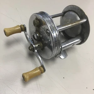 Pflueger Trump No.1943 Vintage Fishing Reel - Picture 1 of 4