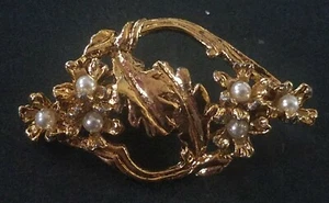 Brosche goldfarben Metall und Perle floral Blätter Zweig Anstecknadel Modeschmuck - Bild 1 von 2