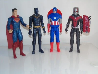 LOTE DE 3 BONECOS DE AÇÃO HASBRO E 1 MATTEL SUPERMAN FORMIGA PANTERA NEGRA E CAPITÃO A - Imagem 1 de 4
