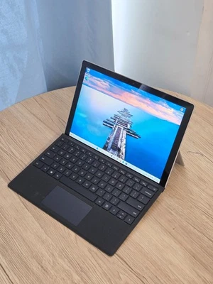 Microsoft Surface Pro 7+ LTE/12.3”Touch/i5 1135G7/8GB/256 GB/Intel iris Xe GPU - Image 1 of 4