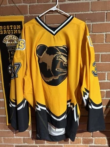 KOHO AUTHENTIC BOSTON BRUINS POOH BEAR TRIKOT PATRICE BERGERON Gr. 52 - Bild 1 von 6