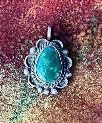 Винтажный индейский кулон кончо из чистого серебра с кабошоном хризоколлой - Изображение 1 из 4