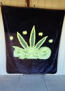 MARIJUANA LEAF 420 WEED CANNABIS POT QUEEN SIZE BLANKET - Picture 1 of 2