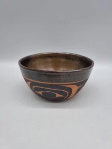 A Canada Northwest Coast Artist Judy Cranmer Cree Pottery Vessel Haida Design - Picture 1 of 9