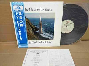THE DOOBIE BROTHERS / LIVIN' ON THE FAULT LINE P-6541W JAPAN LP w/OBI 92770 - Picture 1 of 4