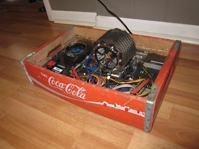 Компьютерный мод Coca-Cola Crate, 2,8 ГГц quad, 16 Г DDR3 VLP, 120 ГБ SSD, R7 250 2 ГБ - Изображение 1 из 4