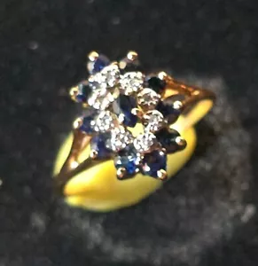 10 Karat Gold Ring mit blauen Saphir Steinen und Nahkampf Verzierungen (W7W4) - Bild 1 von 20