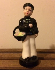 Vintage Oriential Man W/Basket Hand Painted Ceramic Porcelain Figurine-Japan - Picture 1 of 8