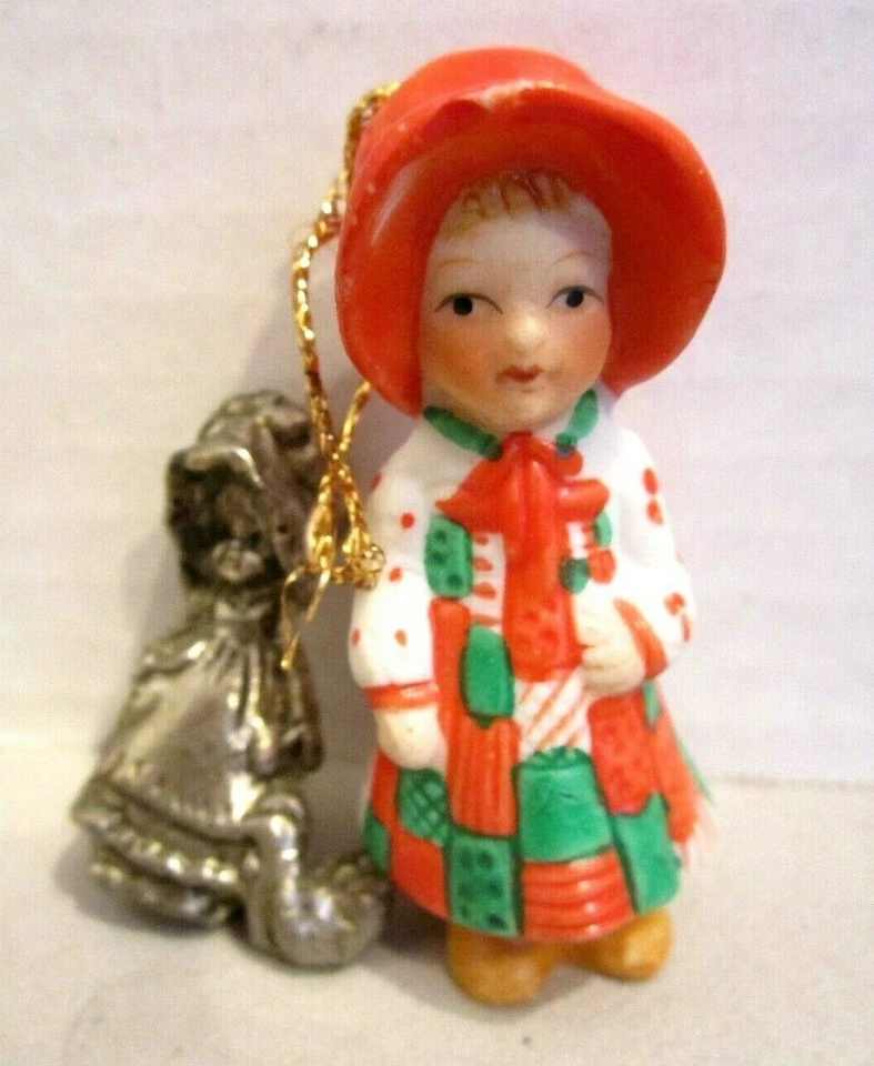 Lote de 2 figuras adornadas de acebo hobbie. Cerámica de 2,25", metal vintage de 1,5" Foto 1 de 4