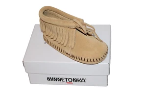 Minnetonka - CLASSIC FRINGE SOFTSOLE BOOT TAN size 4 new - Picture 1 of 3