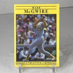 1991 Fleer - Mark McGwire #17 Six Lines of Text on Back - Picture 1 of 2
