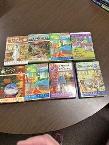 A KNITTING MYSTERY Lot of 8 By Maggie Sefton - Picture 1 of 11