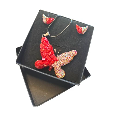 Juego de pendientes y colgante de plata rubí en forma de mariposa jaspe rojo con Foto 1 de 2