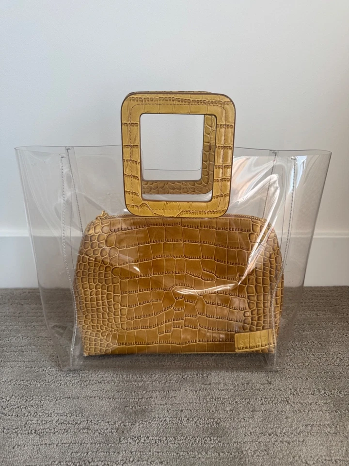 Bolsa tote Staud Shirley PVC transparente com couro marrom embreagem crocodilo em relevo - Imagem 1 de 4