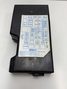 1998-2002 Isuzu Trooper Wiring Junction Engine Fuse Box Relay Box Cover OEM - Picture 1 of 5