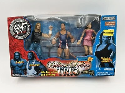 Raro WWF Jakks Billion Dollar Trio HHH Kurt Angle Stephanie McMahon Juego de Caja Foto 1 de 4