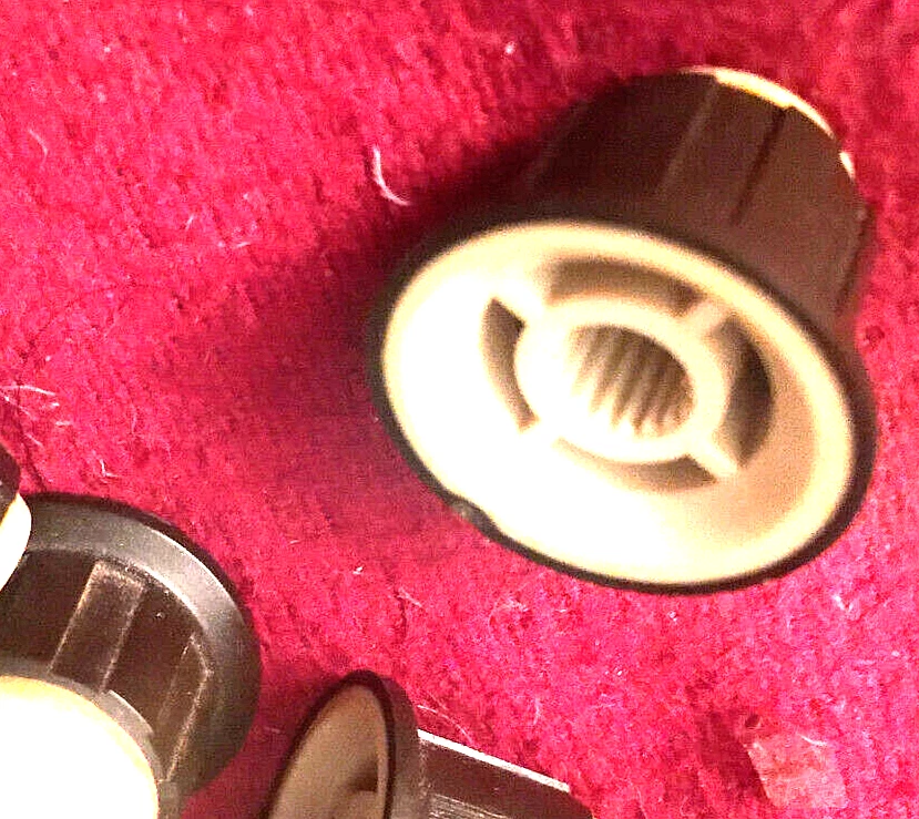 1 KNOPF FÜR-KORG POLY 61-POLYSIX-TRIDENT-MONOPOLY -SUCHE ANALOG SYNTHESIZER SWAP - Bild 1 von 1