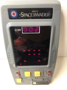 Entex Space Invader 1981 Handheld Game Complete w/ Battery Cover TESTED WORKS - Picture 1 of 14
