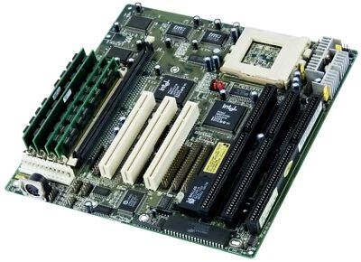 Shuttle Hot-555 Socket 7 4X SIMM SDRAM 4X ISA 3X PCI - Image 1 of 2
