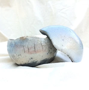 Keramik Kugel Dose mit Deckel blau Töpferkunst Bonbonniere Schale Raku Ton Gefäß - Bild 1 von 6