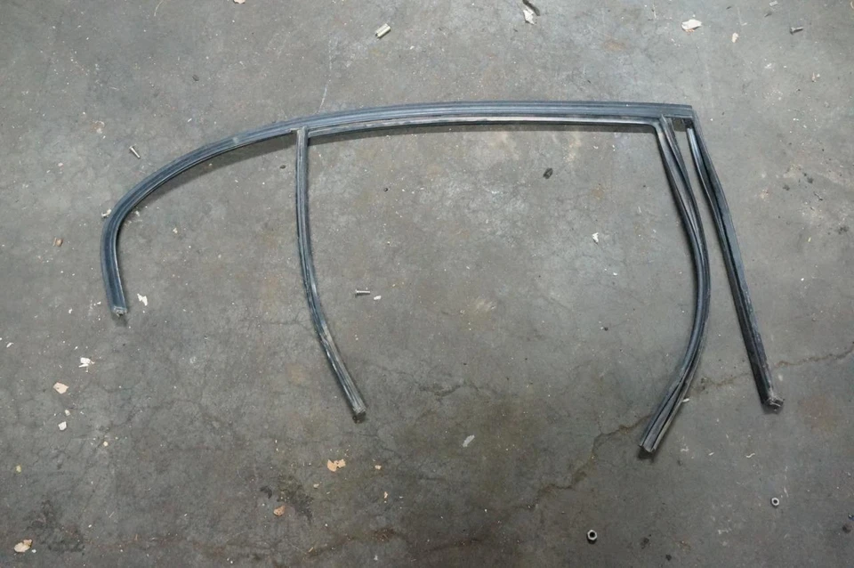 OE BMW E46 puerta paso trasero derecho ventana pista sello meteorológico 99-05 325i 330i 323i Foto 1 de 4