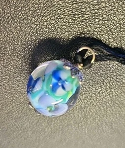MURANO STIL 20mm GLASPERLEN Anhänger blau grün und weiß Glasperlenanhänger - Bild 1 von 6