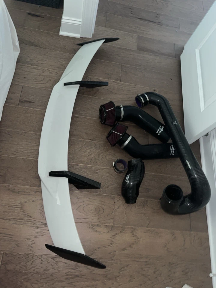 宝马 M3 | M4 (G80/G82/G87) 碳纤维 CSL 翼 1 件螺栓 - 仅 CSL 翼 — 第 1/4 张图片