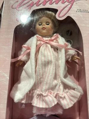 Muñeca Vogue 1995 Ginny CARAMELO MANZANAS 8" Vinilo Posable Muñeca Soporte De Colección Foto 1 de 4