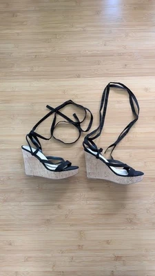 Plataforma Guess Cuña Negra Imitación Gamuza Corcho Plataforma 5” Tacón “TREACY” Talla 6 Foto 1 de 4