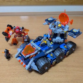 LEGO NEXO KNIGHTS: Axl's Tower Carrier (70322) - New in Sealed Box