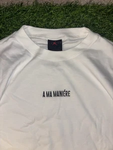 Air Jordan A Ma Maniere Kurzarm T-Shirt Herren XL Weiß Schwarz Spell Out - Bild 1 von 5