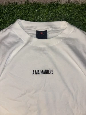 Camiseta de manga corta Air Jordan A Ma Maniere para hombre XL blanca negra deletreada Foto 1 de 4