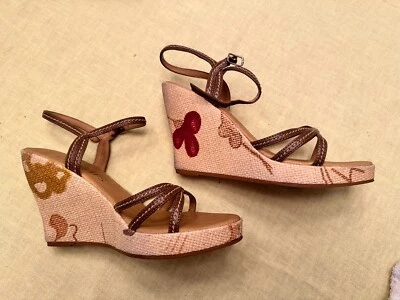 Sandalias de cuña con flores Sonia DOS LABIOS talla 8 ¡BUEN ESTADO! Foto 1 de 3