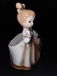 Vintage Kitsch Inarco Mädchen mit Blumen Übertopf Vase Cleveland Ohio E-871 Japan - Bild 1 von 12