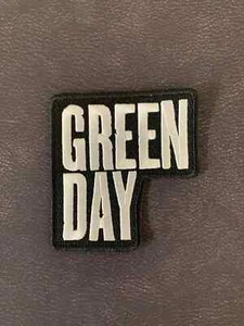 GREEN DAY STACKED SHAPED LOGO SEW OR IRON ON PATCH OFFICIALLY LICENSED - Picture 1 of 7