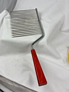 Schneider Baquelita Mango Rojo Rompepasteles Ángel Cortador de Alimentos Cuchillo Peine - Imagen 1 de 8