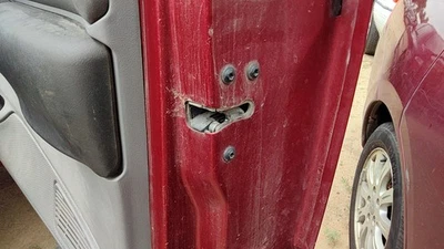 Pestillo de puerta delantera derecha para pasajero Mazda B2500 1998-2001 con varillas/cables OEM Foto 1 de 4